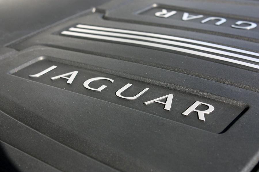  Jaguar XKR-S 2012 года  (фото 25 из 82)